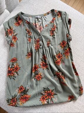 Floral Pintuck blouse - Olive Green with Orange Floral